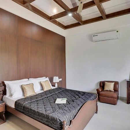 Stayvista'S Lakeside Whispers - Lake & Mountain-View Villa With Lawn & Indoor-Outdoor Games Nagpur Eksteriør billede