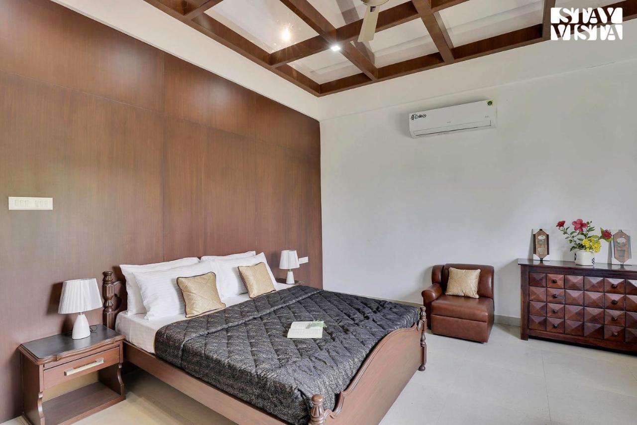 Stayvista'S Lakeside Whispers - Lake & Mountain-View Villa With Lawn & Indoor-Outdoor Games Nagpur Eksteriør billede