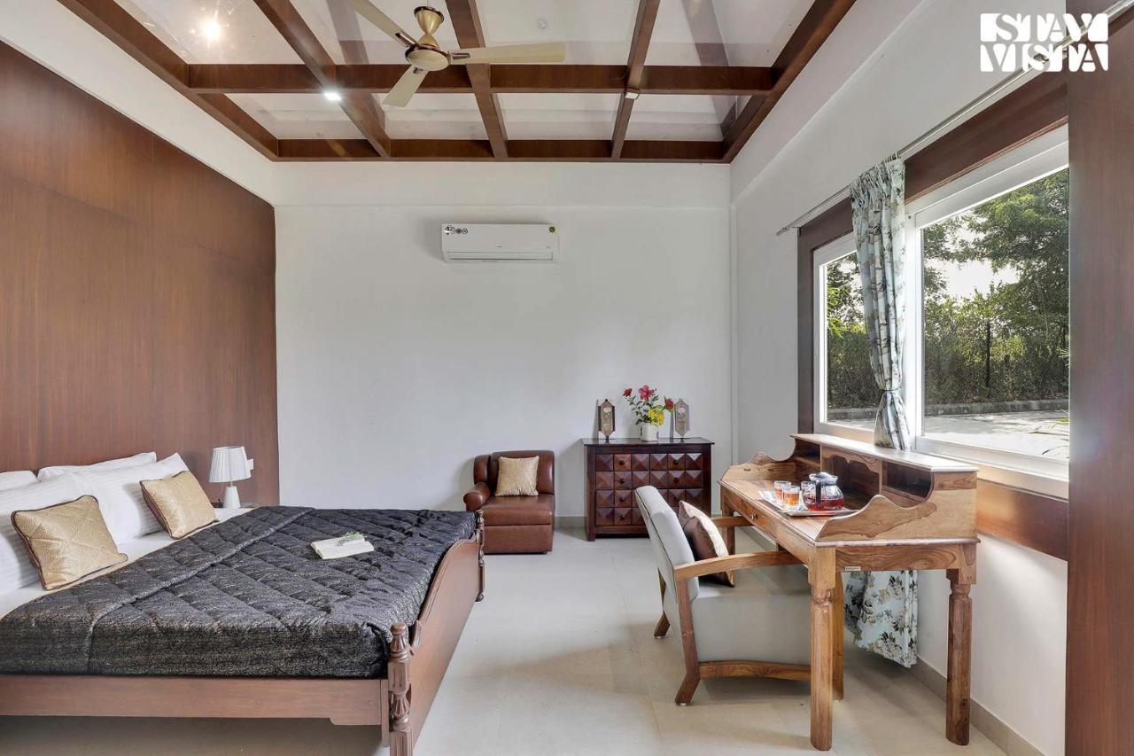 Stayvista'S Lakeside Whispers - Lake & Mountain-View Villa With Lawn & Indoor-Outdoor Games Nagpur Eksteriør billede