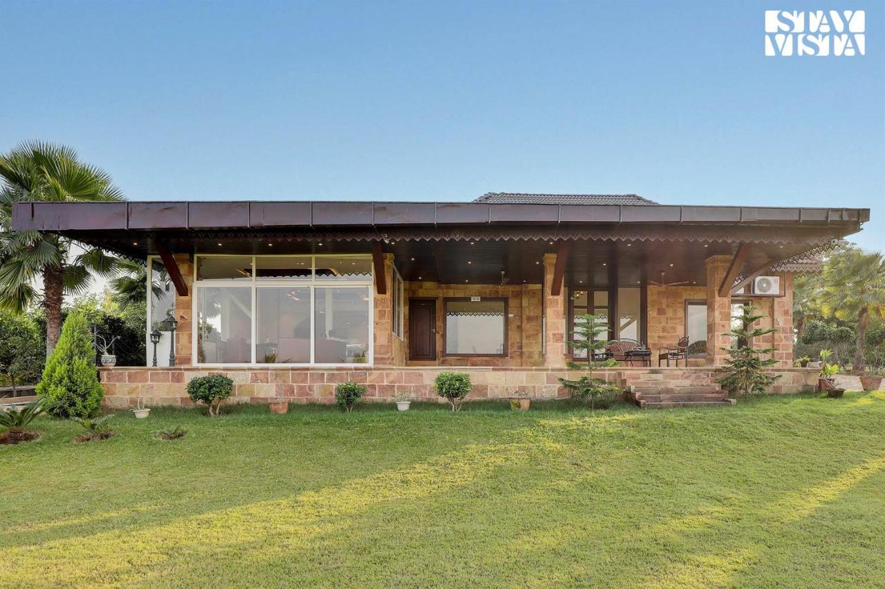Stayvista'S Lakeside Whispers - Lake & Mountain-View Villa With Lawn & Indoor-Outdoor Games Nagpur Eksteriør billede